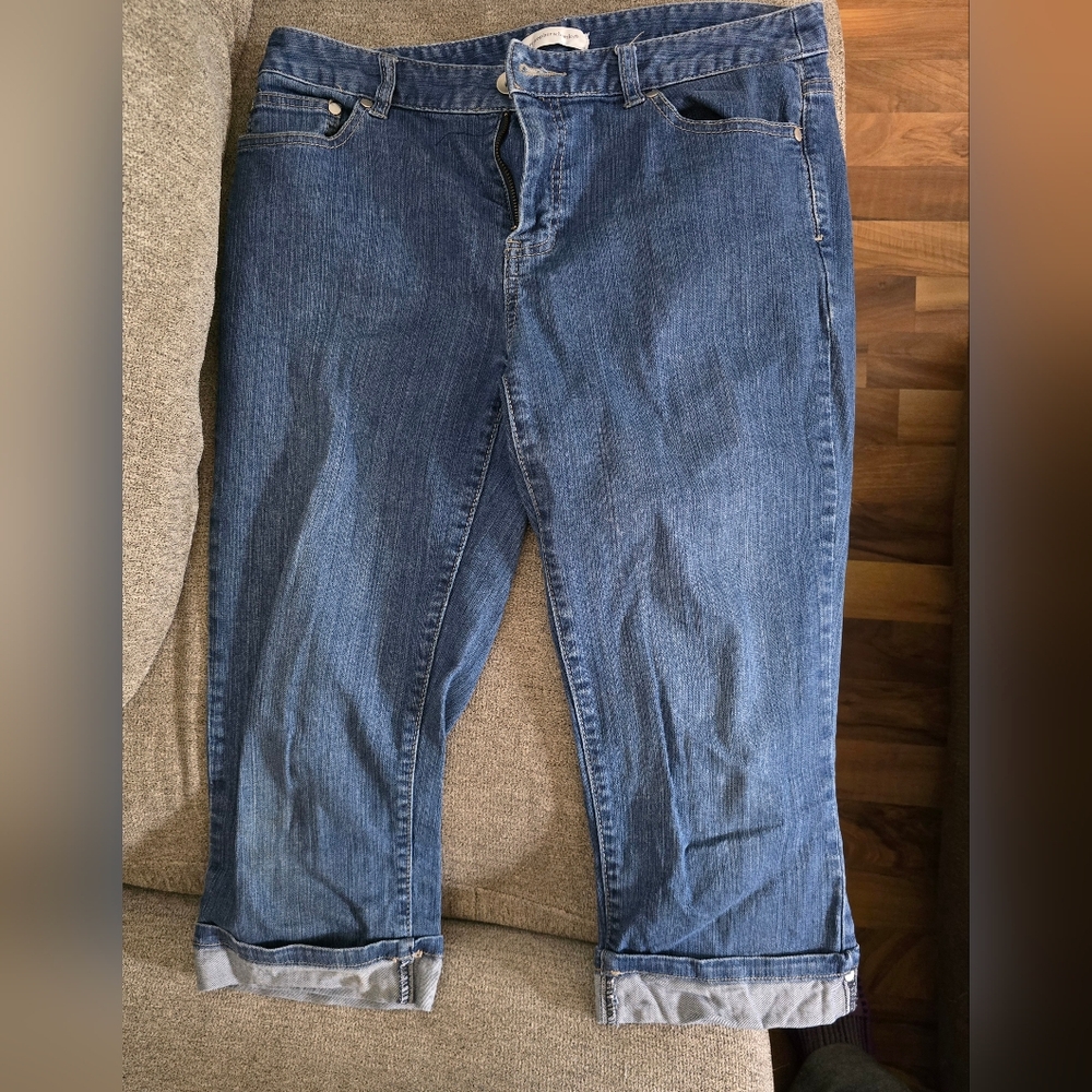 EUCA Christopher & Banks light stretch jean denim capris subtle metal details